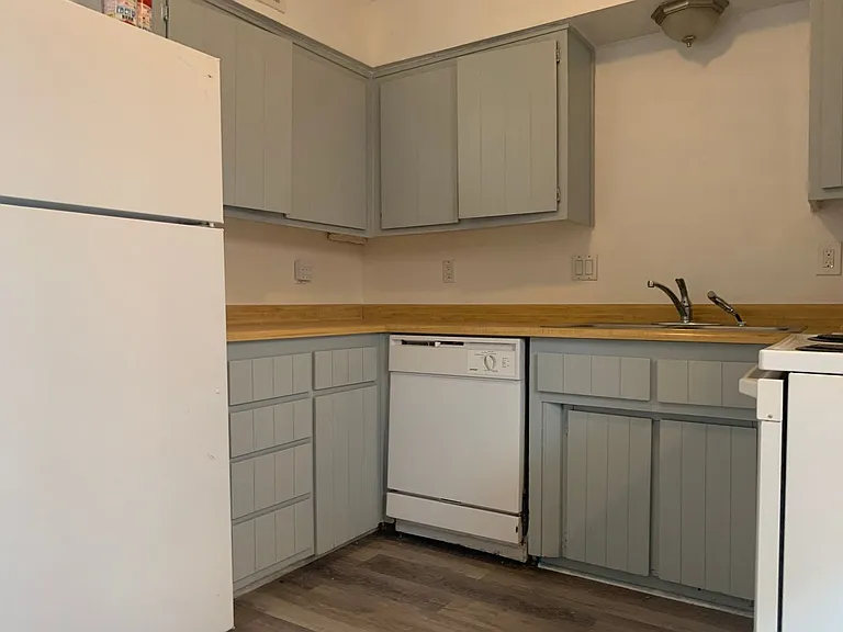 1932 Buena Vista Dr SE — Photo 1