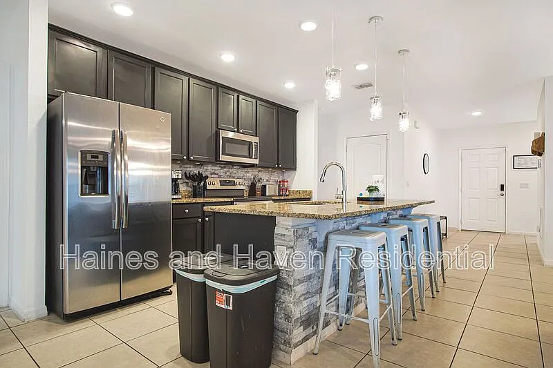 3 bed, 2.0 bath, 1616 sqft, $2,100 — Photo 4