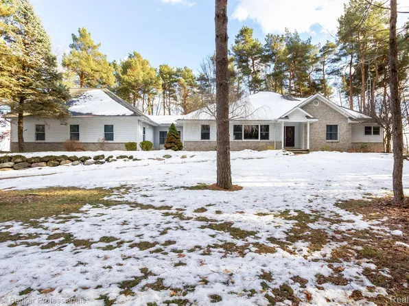 811 Ramsgate Ln, Oxford, MI 48371