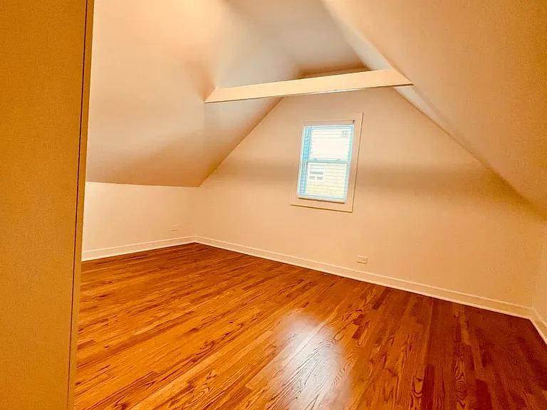 2306 N Hoyne Ave — Photo 11