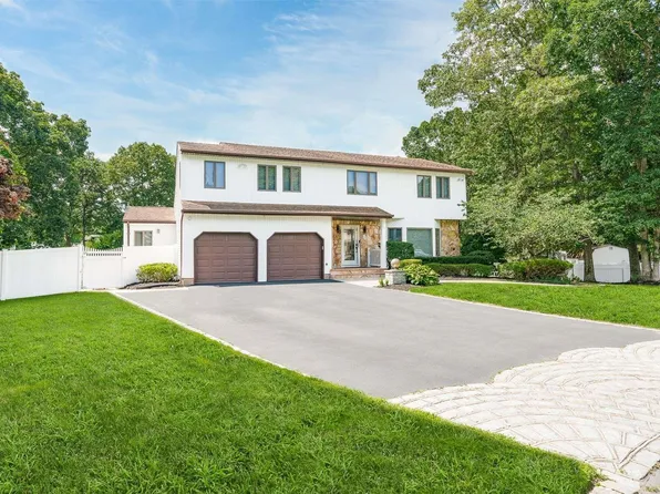 18 Borman Court, Ronkonkoma, NY 11779