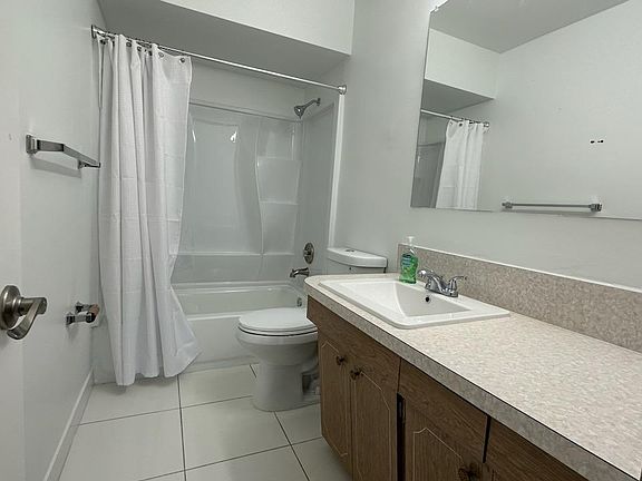 4th image of 2311 NE 36th St APT 2C