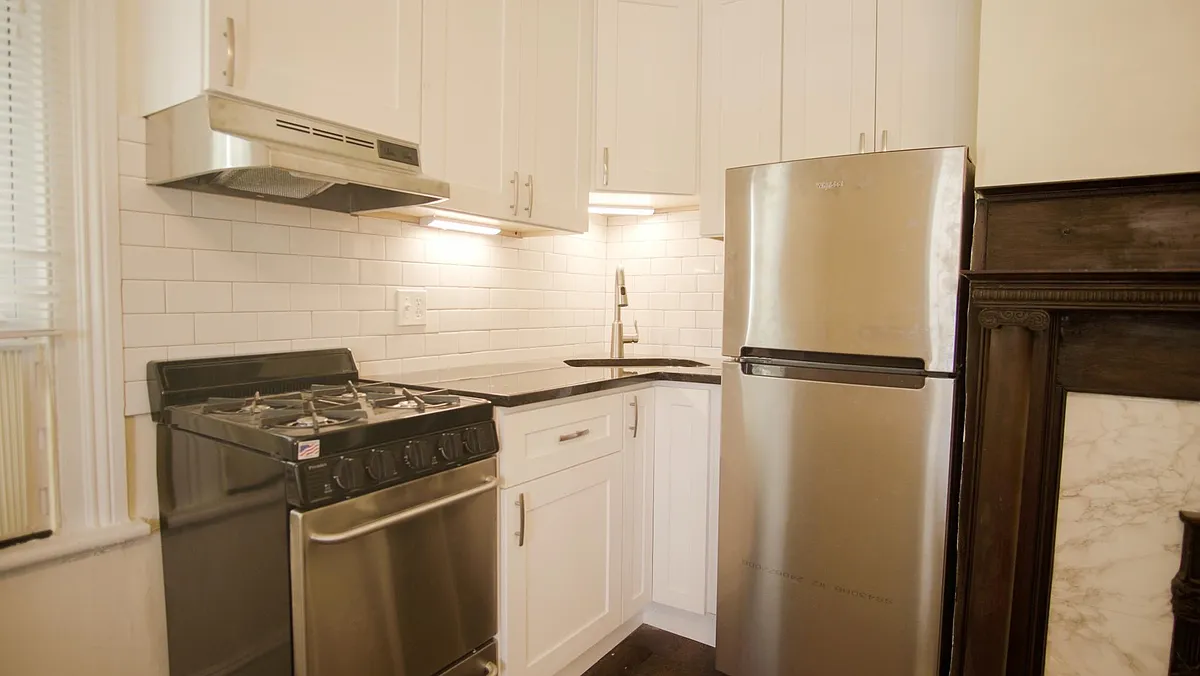 Building Photo - 627 W Jones St #1
