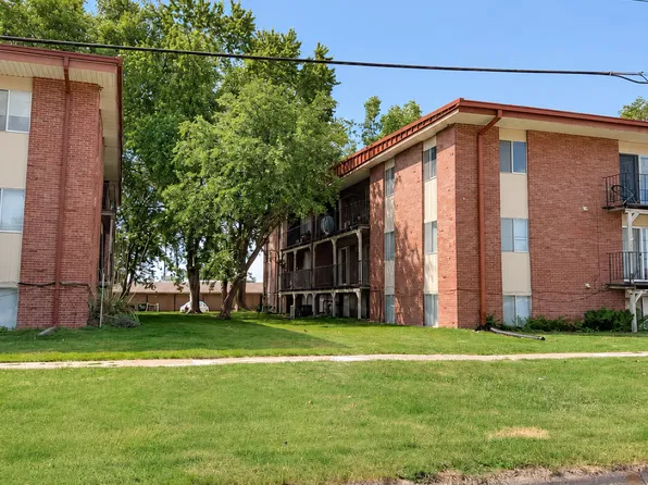 Riverside Apartments, 1402 Country Club Rd #1, Norfolk, NE 68701