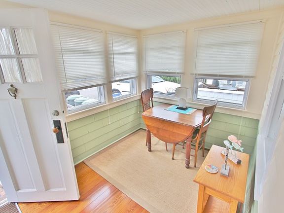 5th image of 107 E 26th St