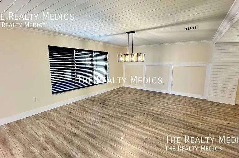 1040 Elderberry Dr — Photo 13
