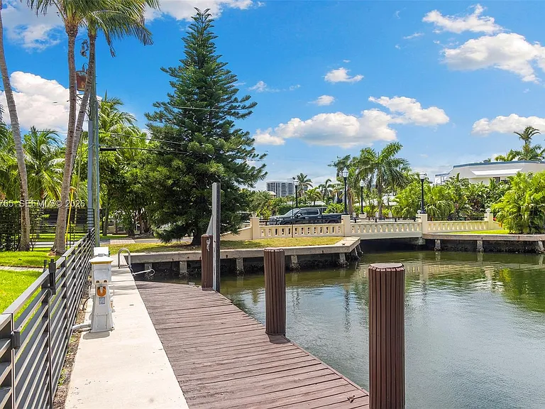 552 Palm Dr — Photo 68
