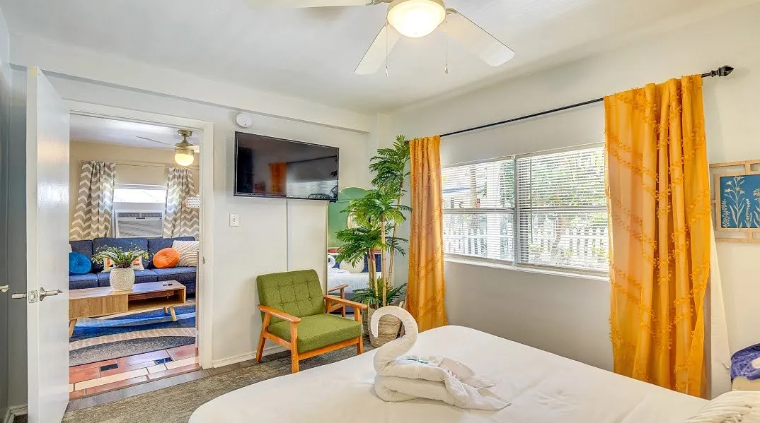 2 bed, 650 sqft, $1,912 — Photo 1