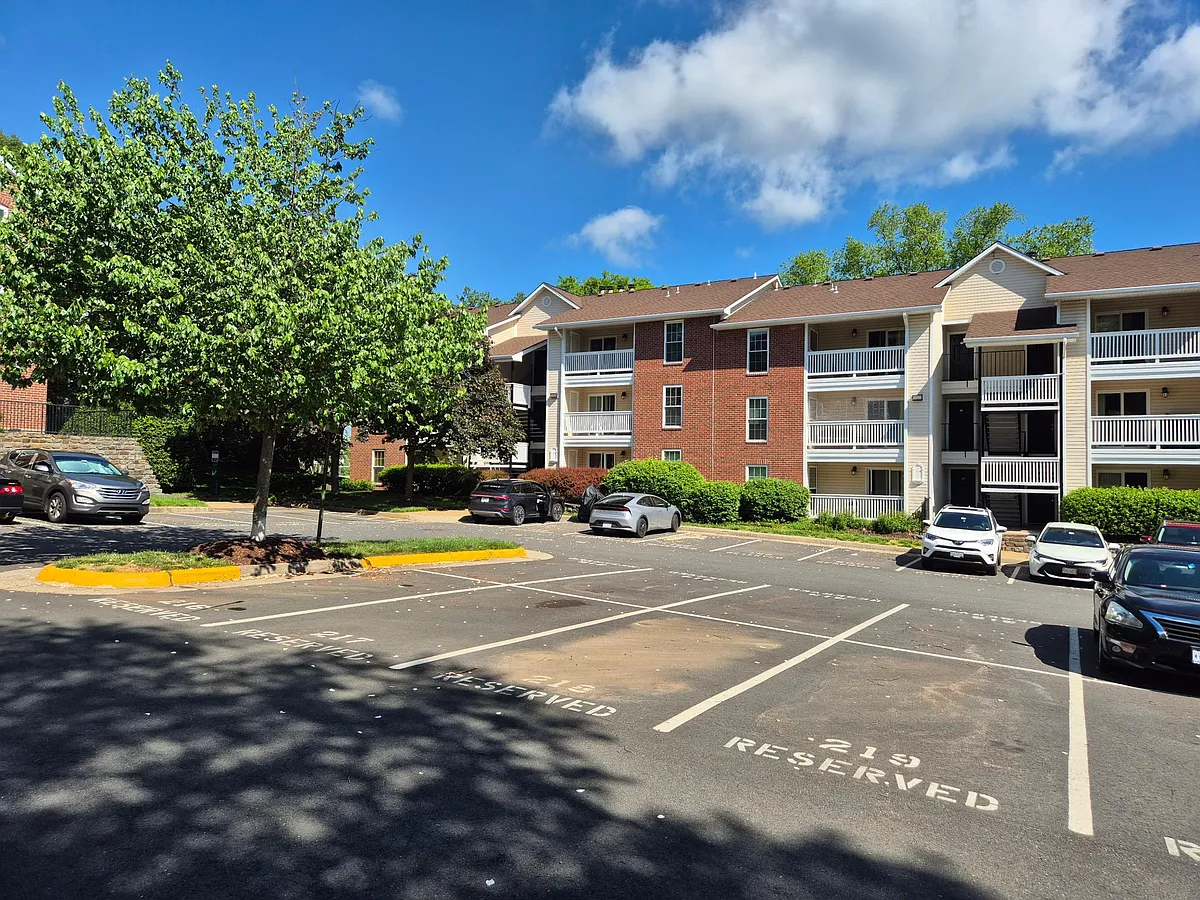 Building Photo - 1541 Lincoln Way #104A