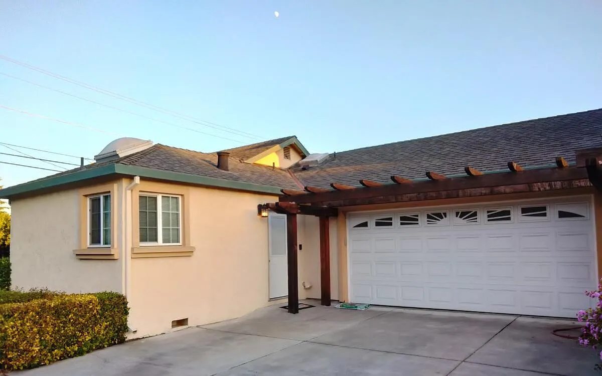 2 bed, 1000 sqft, $3,825 — Photo 2