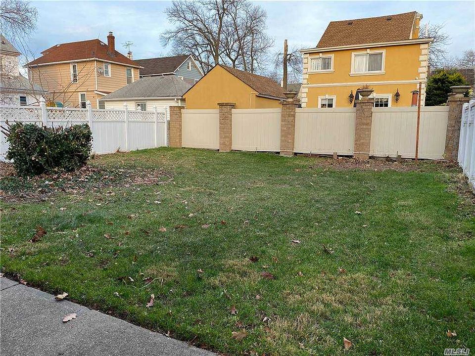 2nd image of 3215 150th St