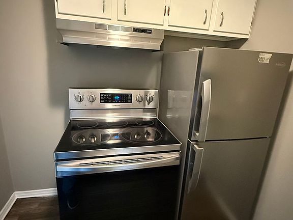 2nd image of 904 Georgian Dr APT F