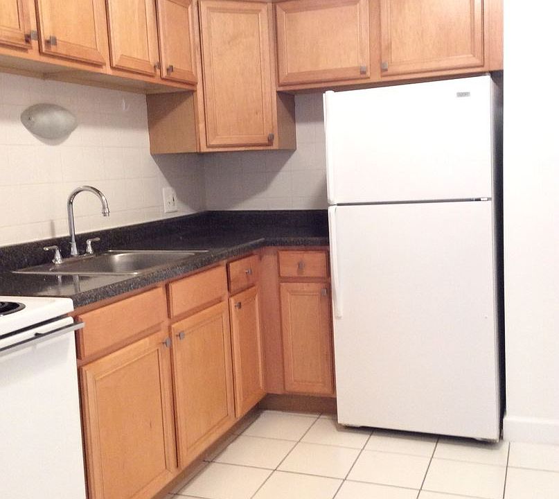 1st image of 1022 W Catalpa Ave APT 506