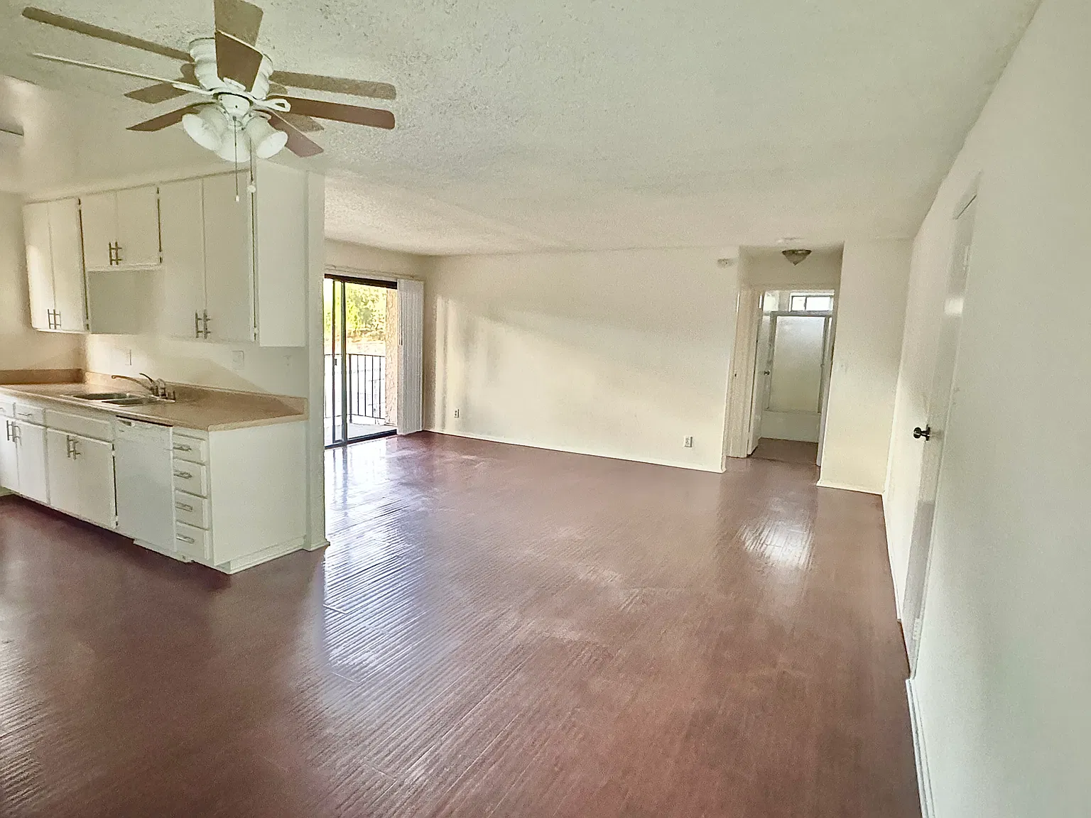 2 bed, 975 sqft, $2,395 — Photo 2