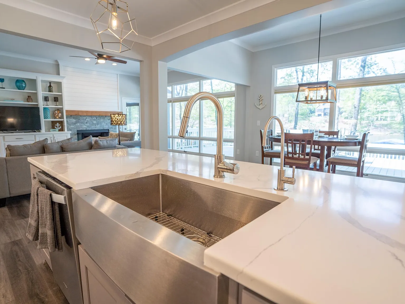 4 bed, 2490 sqft, $4,500 — Photo 4