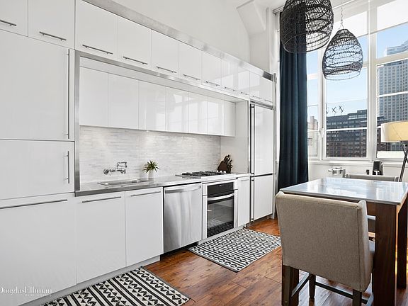 3rd image of 27-28 Thomson Ave #541