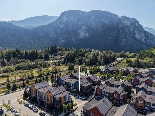 1374 Marinaside Pl, Squamish, BC V8B 1A8