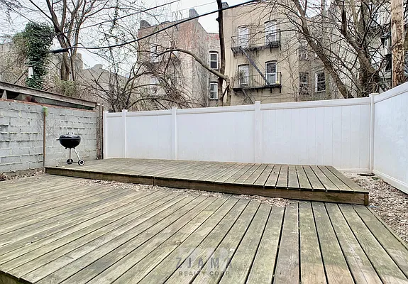 Rented by Zjama Realty Corp | media 27