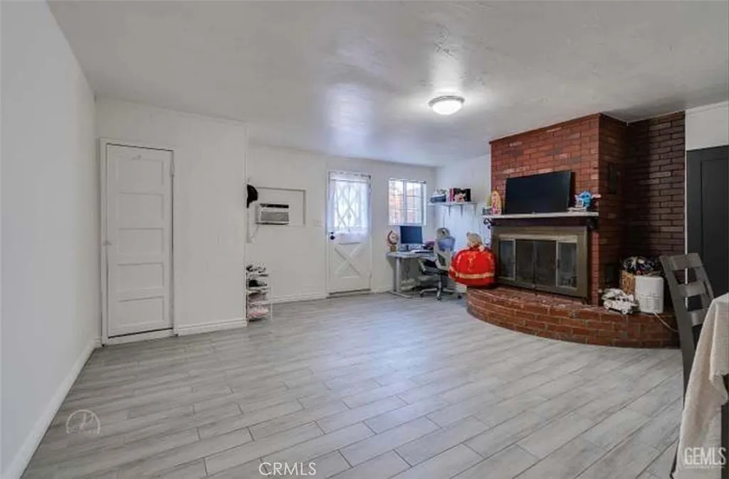 1 bed, 650 sqft, $1,200 — Photo 3
