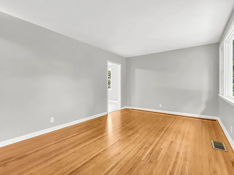 613 Channell Dr — Photo 5