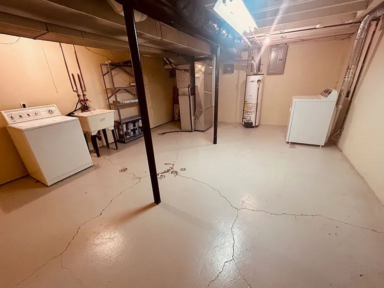 Basement space with washer/dryer