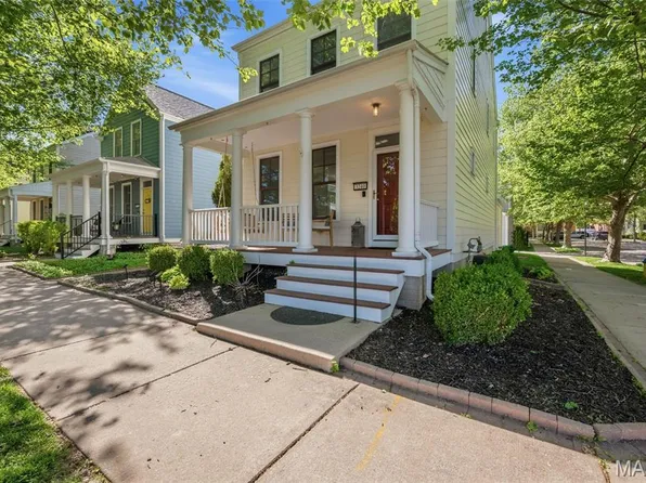 3240 S Civic Green Dr, Saint Charles, MO 63301