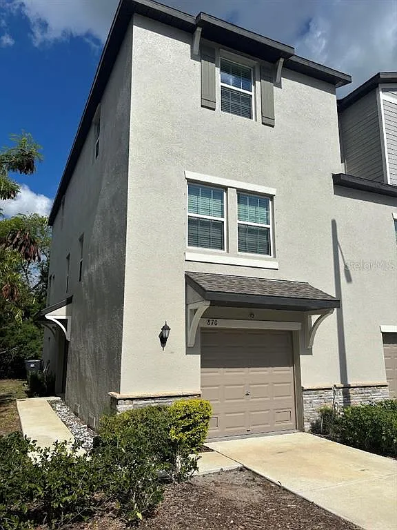 3 bed, 3.0 bath, 1864 sqft, $3,200 — Photo 2