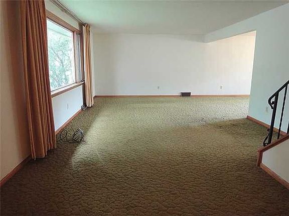 3rd image of 83 Seabrook Dr