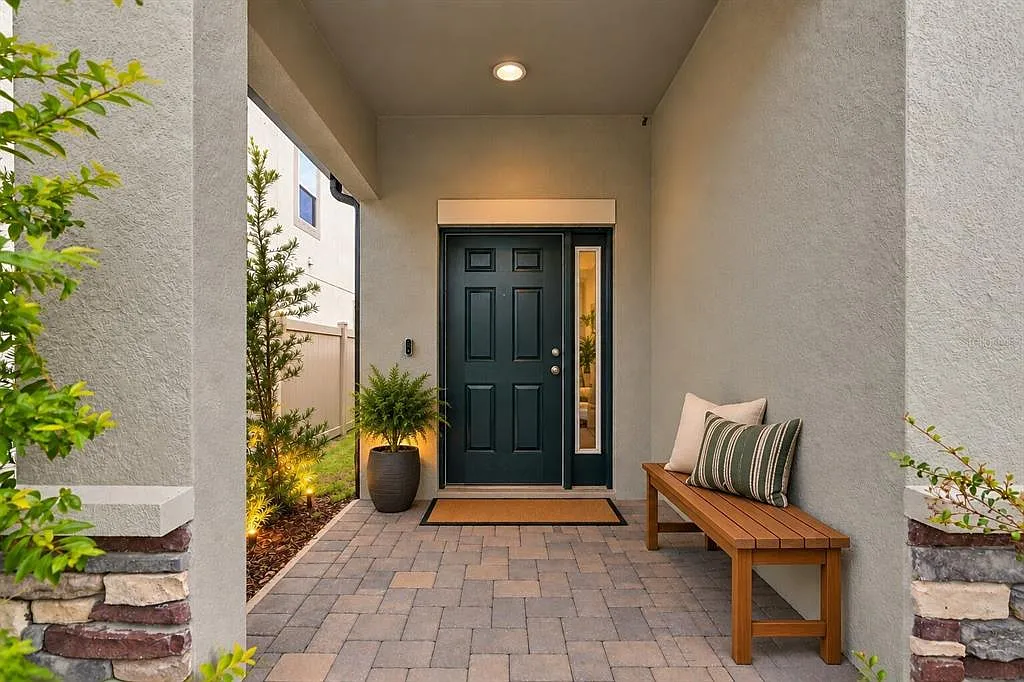 3 bed, 2.0 bath, 2076 sqft, $2,450 — Photo 3