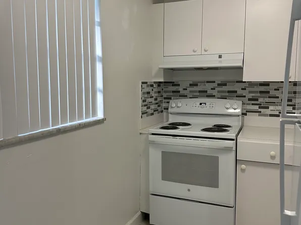 6195 W 18th Ave APT G221, Hialeah, FL 33012