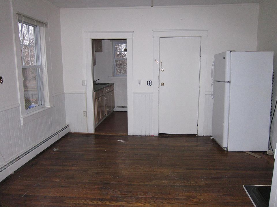 2nd image of 27 Richter St Floor 3