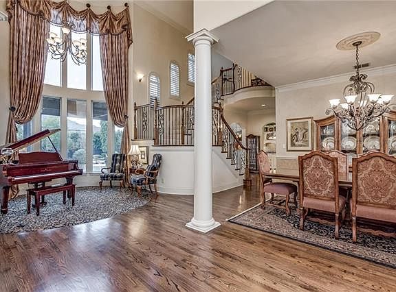 2nd image of 903 Country Club Dr