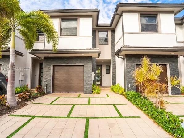 15824 NW 91st Ct, Miami Lakes, FL 33018