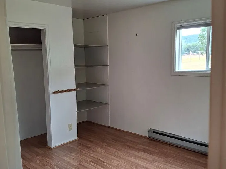 4500 NW McLoughlin Dr — Photo 11