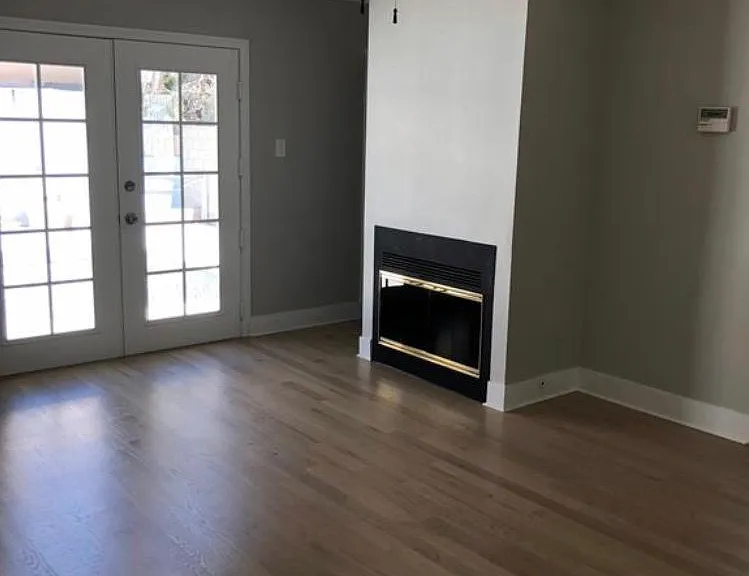 413 W Acacia Ave — Photo 8