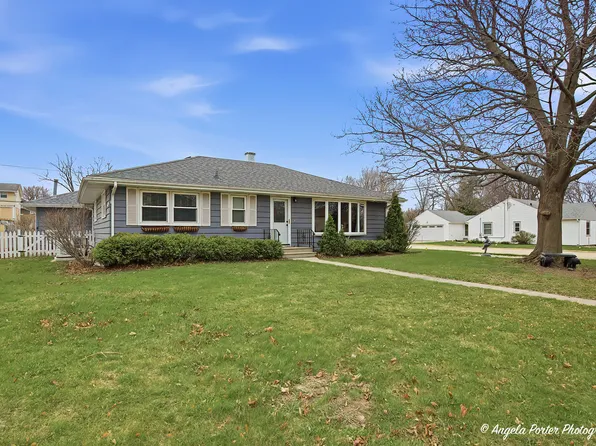 201 Panama Ave, Hampshire, IL 60140