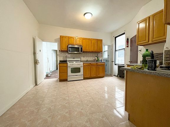 2nd image of 934 40th St APT 2F