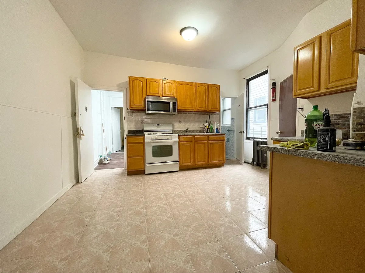 Building Photo - 934 40th St #2F