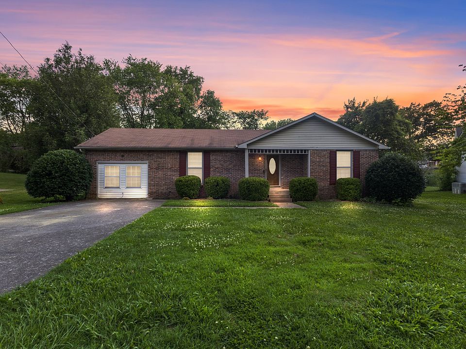 1st image of 412 Bluff Dr