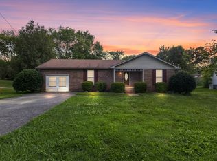 412 Bluff Dr, Clarksville, TN 37043