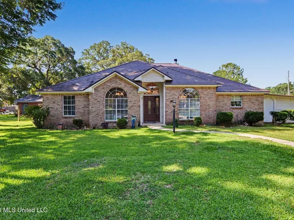 1213 Cotita Dr, Gautier, MS 39553