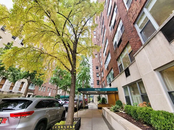 12 Beekman Place image 5 of 26