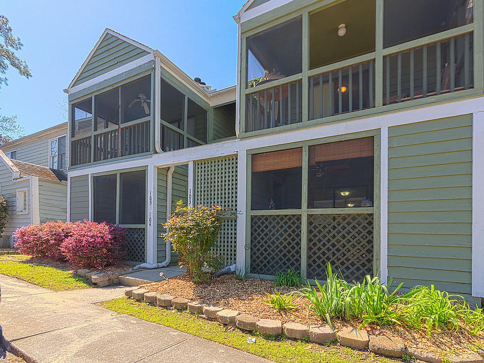 1st image of 102 Peacock Pl #102