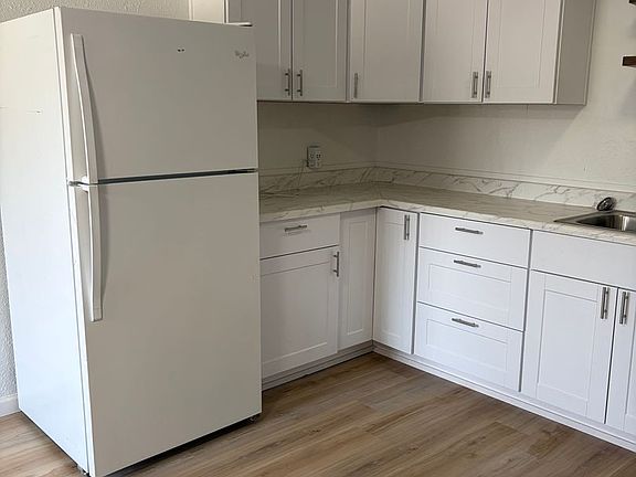 4th image of 1104 E 4th St