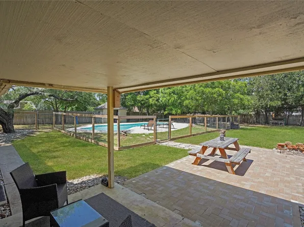 205 Willowood Dr, Burleson, TX 76028