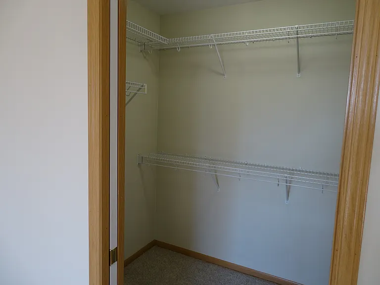 921 E Jefferson St — Photo 7