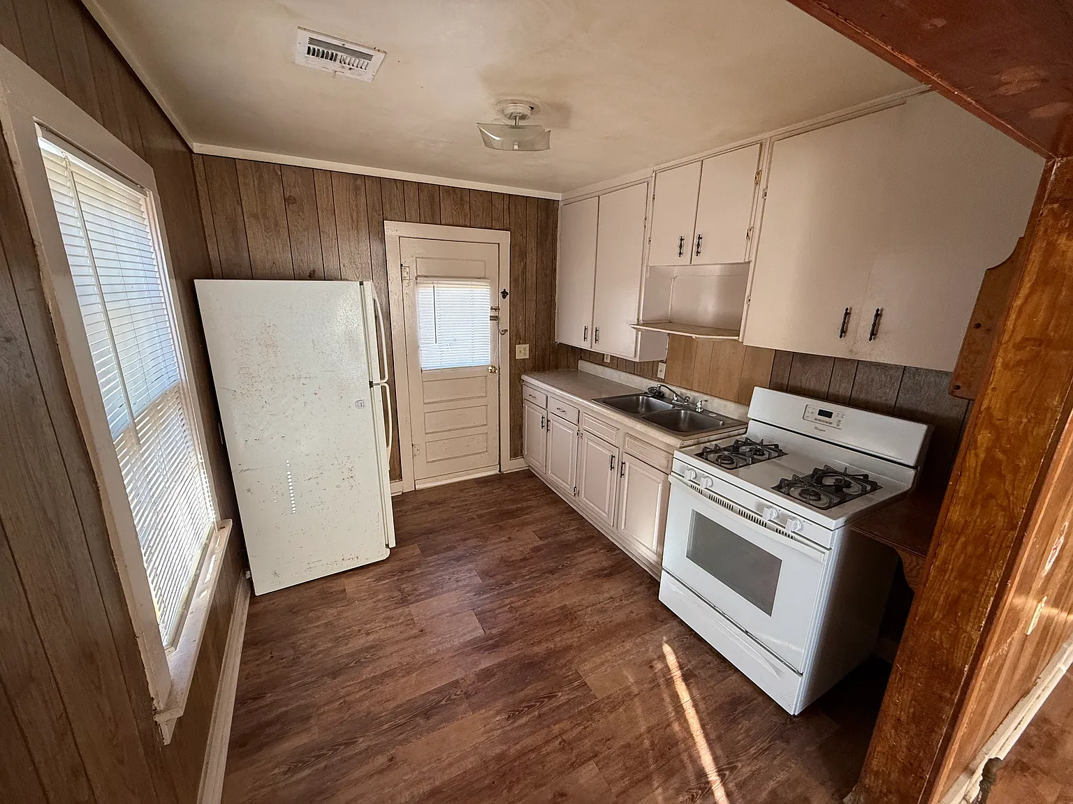 2 bed, 572 sqft, $1,000 — Photo 4