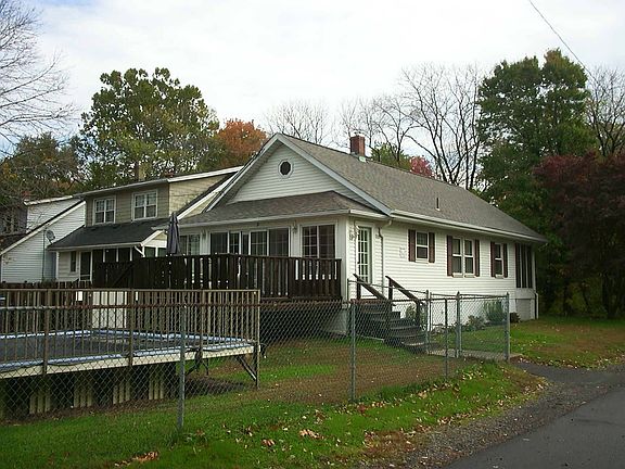 Exterior rear/Inground Pool