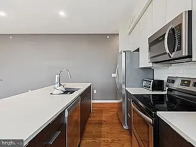 2 bed, 1.0 bath, $1,900 — Photo 4