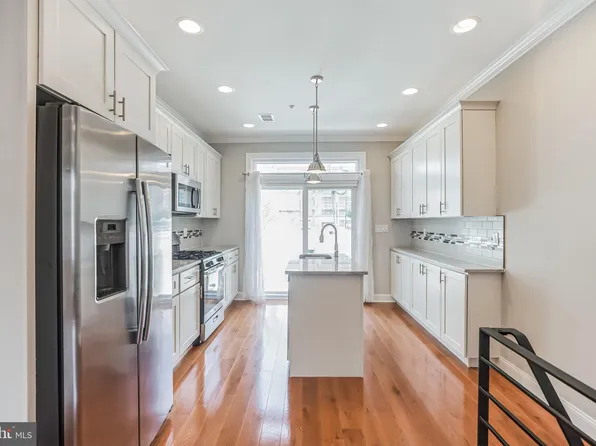 1205 Peters St, Philadelphia, PA 19147